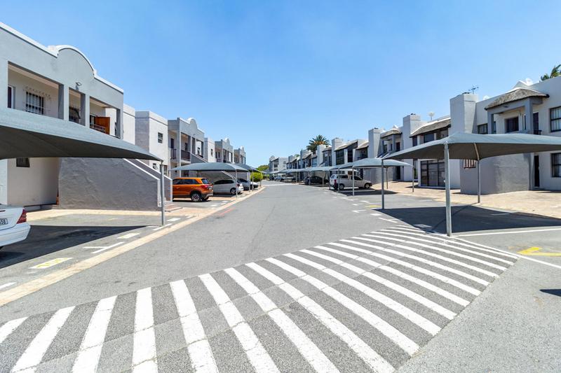 1 Bedroom Property for Sale in Loevenstein Western Cape